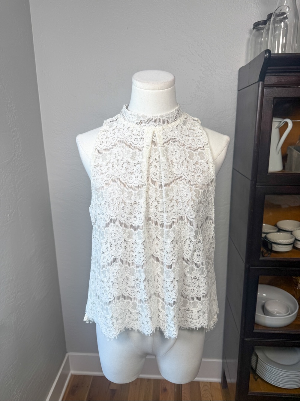 Love Fire Ivory Floral Lace Mock Neck Sleeveless Blouse Top S/P NWT